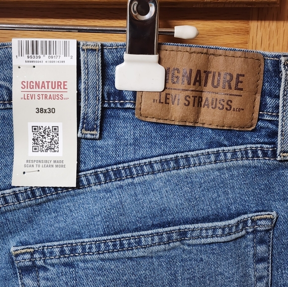 Levi Strauss Men's Blue Relaxed Fit Straight Jeans. Size 38x30 - Picture 3 of 4